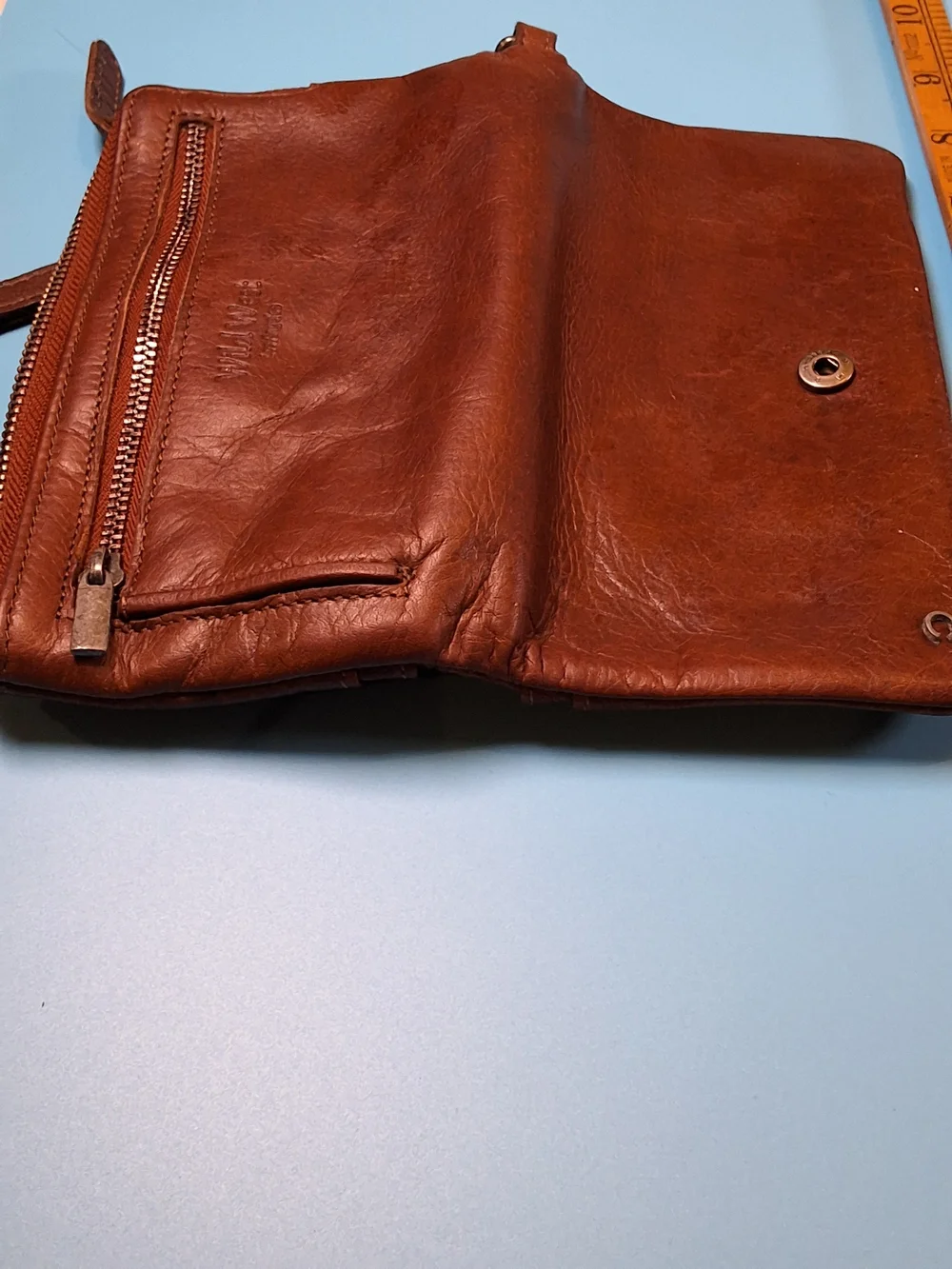 WildWest Leather Zip Wallet in Warm Cognac